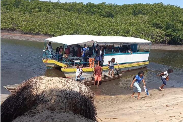 Canavieiras: comunidade de pescadores sofre com falta de acesso a escola