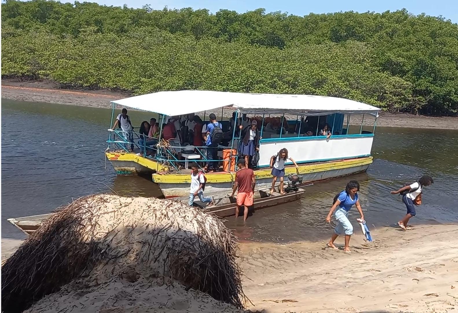 Canavieiras: comunidade de pescadores sofre com falta de acesso a escola