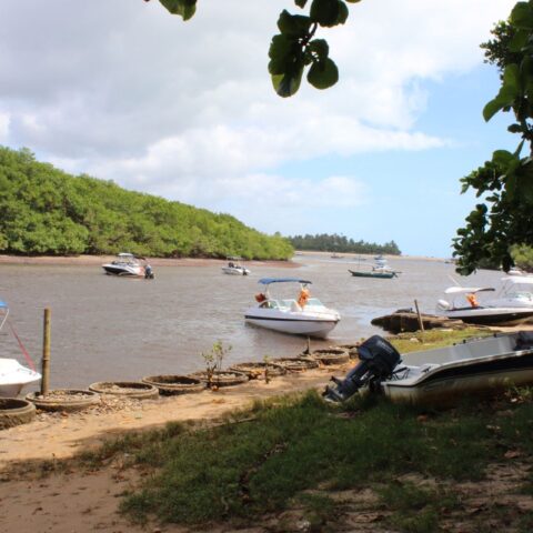Caraíva: impacto de construções irregulares põe paraíso turístico em risco 